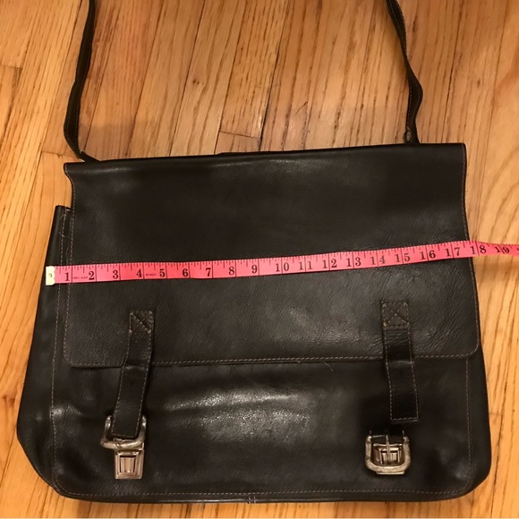 Pegaro leather computer caring bag in great condition - Picture 4 of 9